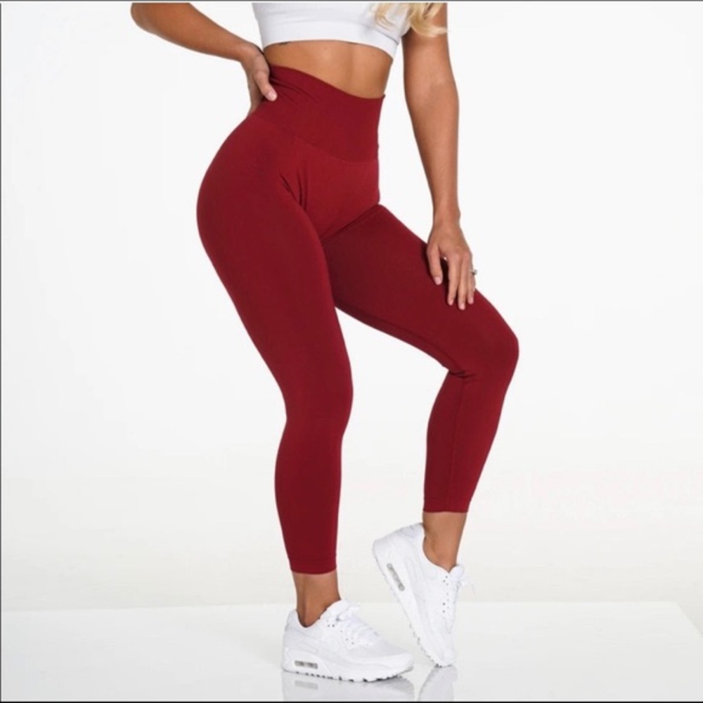 NEW NVGTN Carmine Solid Seamless Leggings